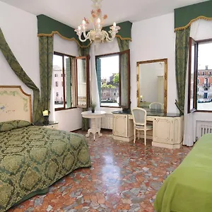 Smeraldo Grand Canal 1566c Venice